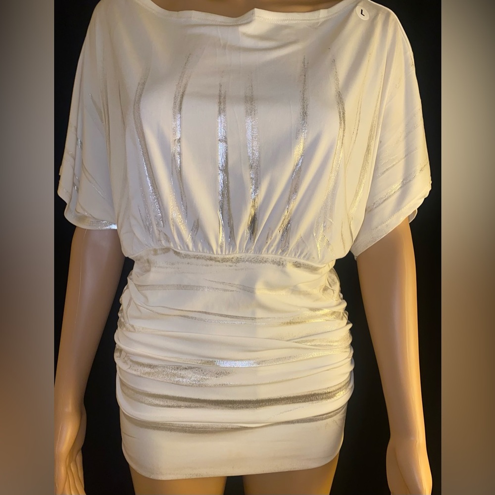 White stretch shirt with silver design